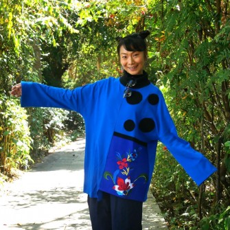 Blouse bleue brodée