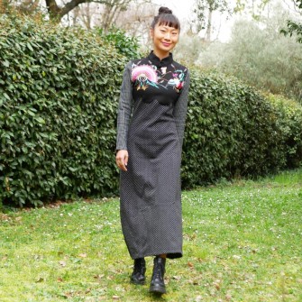 Robe grise fleurs brodées