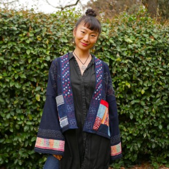 Veste en broderie et batik...