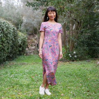 Robe mauve à fleurs