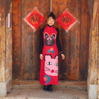 Robe rouge Chat brodé