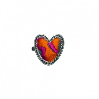 Bague en argent et broderie...