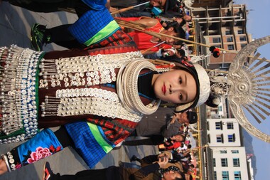 Femme et bijou Miao de Zhouxi