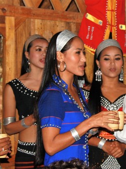 Femmes Wa chantant