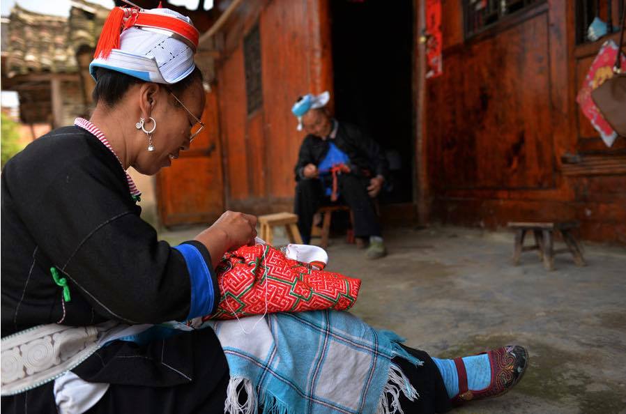 L'art de la broderie Miao La Maison d'Echo